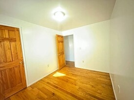 134-52 175th St in Queens, NY - Building Photo