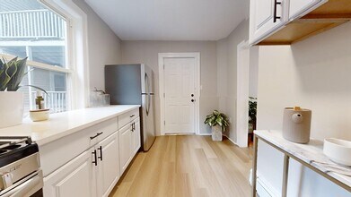 227 R Western Ave in Cambridge, MA - Building Photo - Building Photo