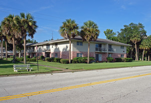 Town & Lake Garden Apartment