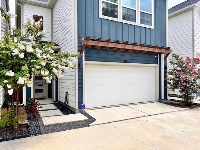 958 Highland Sound Ln in Houston, TX - Building Photo - Building Photo