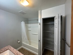 99 Buckley Rd in Liverpool, NY - Building Photo - Building Photo
