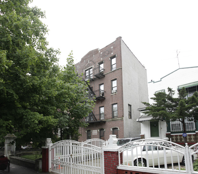 1330 Eastern Pkwy in Brooklyn, NY - Building Photo - Building Photo