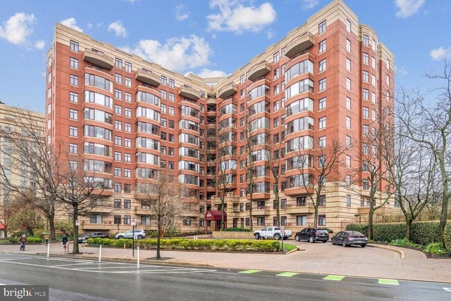 property at 2400 Clarendon Blvd