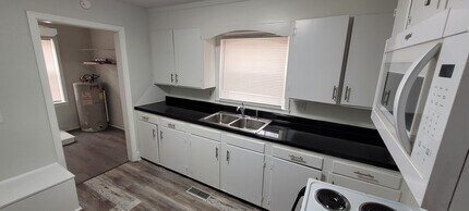 3008 Peebles Dr in Greensboro, NC - Foto de edificio - Building Photo