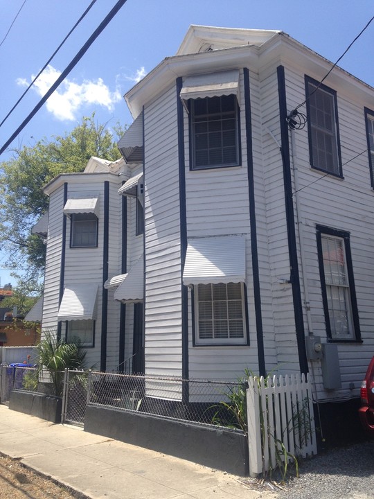 10 Woolfe St in Charleston, SC - Building Photo