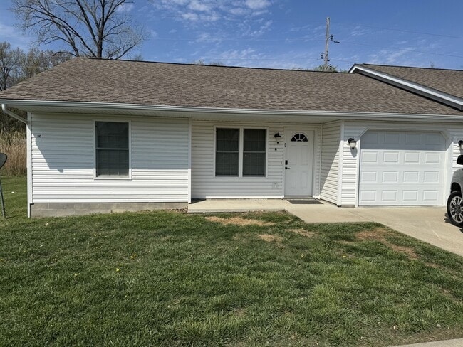 180 Wild Rose Ln in Marion, IL - Building Photo - Building Photo