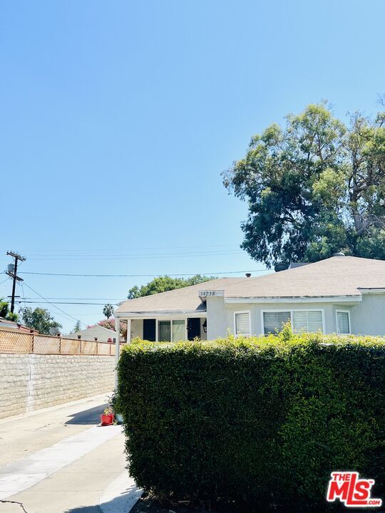 property at 14236 1/2 Tiara St