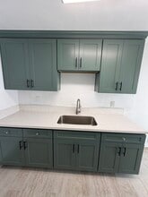 350 W Fig St, Unit B in Compton, CA - Building Photo - Building Photo