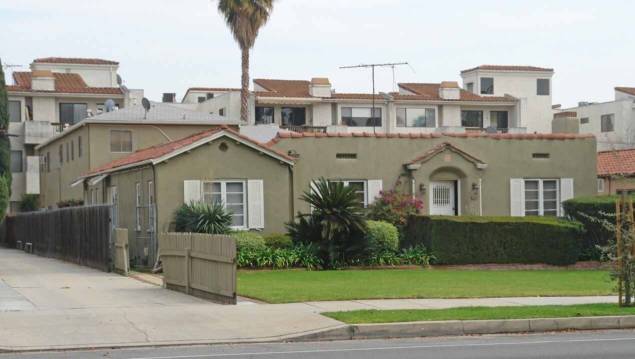 542 Los Robles Ave in Pasadena, CA - Building Photo