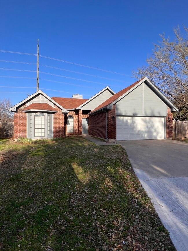 808 Xavier Dr in Arlington, TX - Foto de edificio - Building Photo