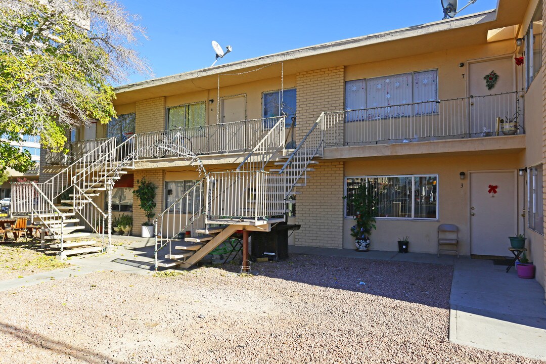 Hollywood Apartments in Las Vegas, NV - Building Photo