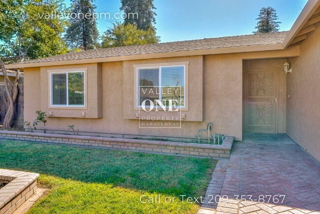 1634 Arlington Ct in Turlock, CA - Building Photo - Building Photo