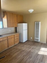 15287 W Belmont Ave, Unit APT A in Kerman, CA - Building Photo - Building Photo