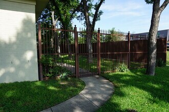 2817 Wayside Ave in Fort Worth, TX - Building Photo - Building Photo