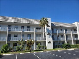 8110 Sunrise Lakes Blvd in Sunrise, FL - Building Photo