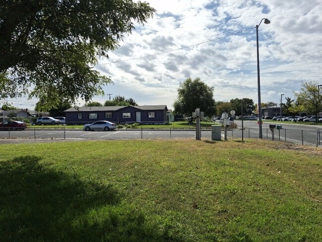 1603 E Parkview Blvd in Pasco, WA - Building Photo - Building Photo