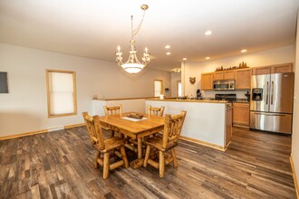 9811 Deer Trail Rd in Tomahawk, WI - Foto de edificio - Building Photo