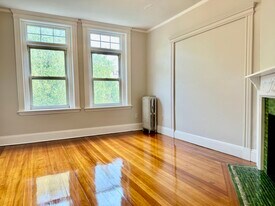 10 Strathmore Rd in Brookline, MA - Building Photo