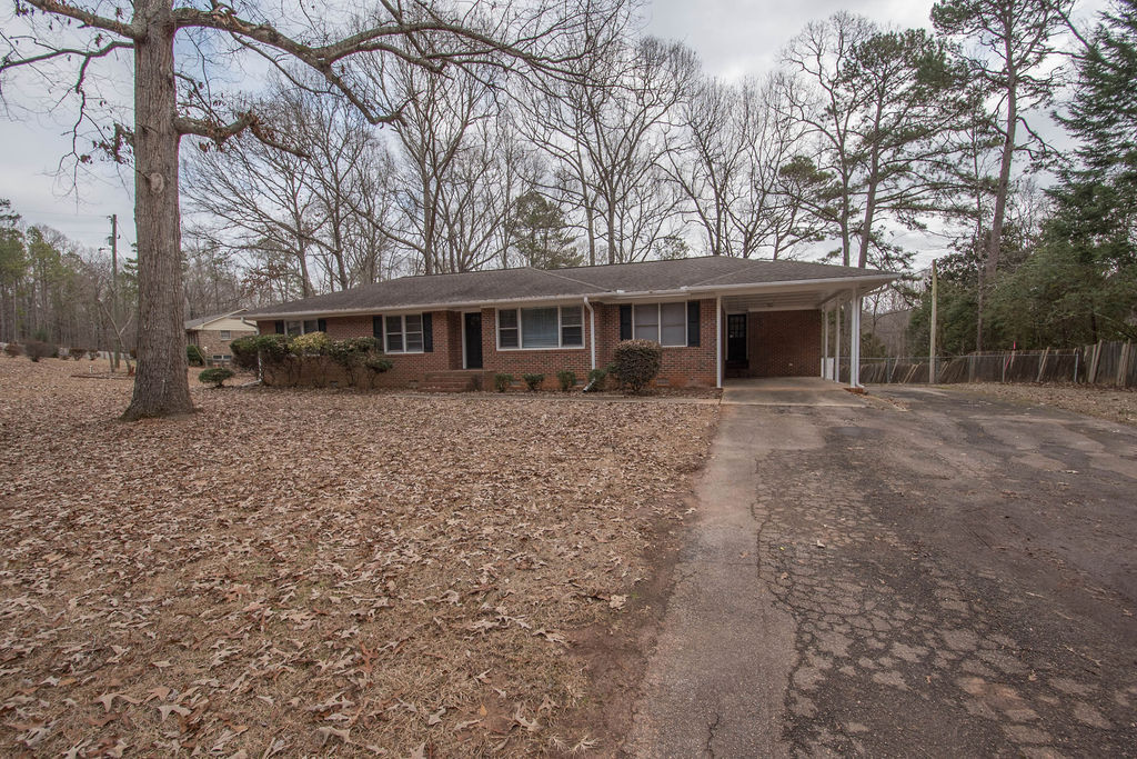 134 Grooms Rd in Fayetteville, GA - Foto de edificio