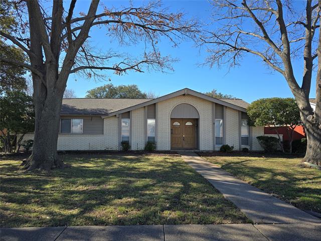 1905 N Floyd Rd in Richardson, TX - Building Photo