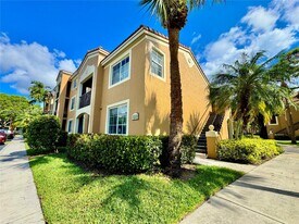 7940 N Nob Hill Rd in Tamarac, FL - Building Photo