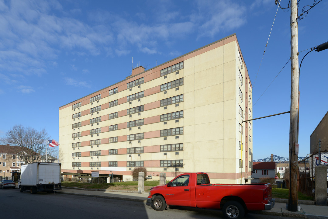 Oliveria Apartments in Fall River, MA - Foto de edificio