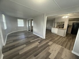 111 48th Ave W in Bradenton, FL - Building Photo