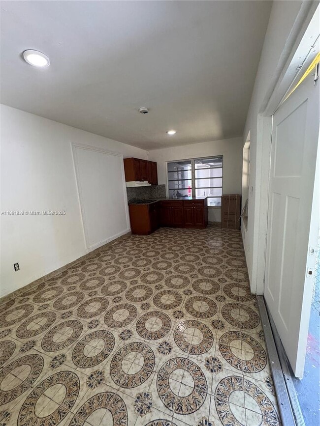 100 NW 64th Ct in Miami, FL - Building Photo - Building Photo