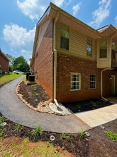 202 Oakwood Cir in Stockbridge, GA - Building Photo - Building Photo