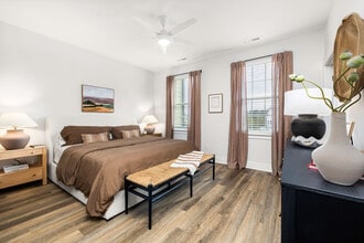 HARMON Jefferson Village by Crescent Communities in Greensboro, NC - Foto de edificio - Building Photo