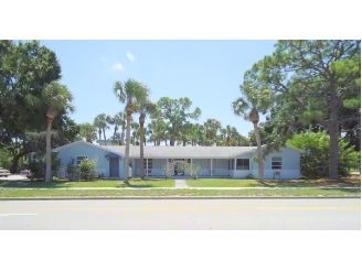 James Arthur Court in Vero Beach, FL - Building Photo