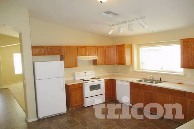 8412 S 50th Dr in Phoenix, AZ - Building Photo - Building Photo