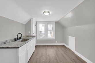 1724 Burgess Rd in Cleveland, OH - Foto de edificio - Building Photo