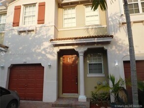 646 NE 21st Ave in Homestead, FL - Building Photo - Building Photo