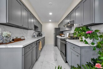 11970 Montana Ave in Los Angeles, CA - Building Photo - Building Photo