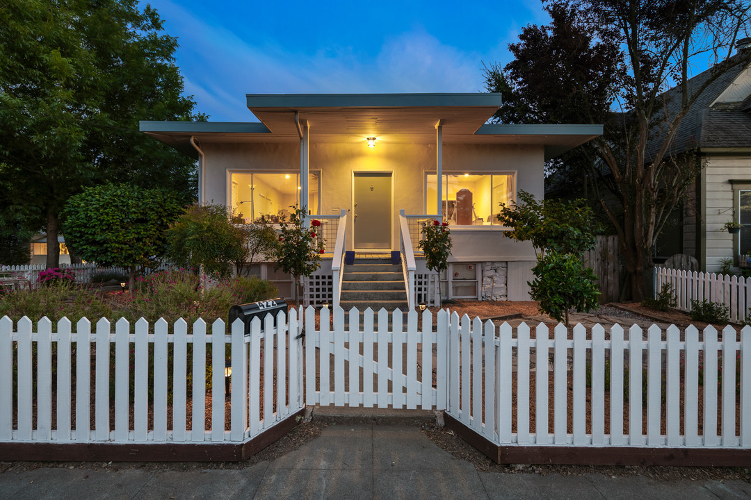 422 Grant St in Healdsburg, CA - Building Photo