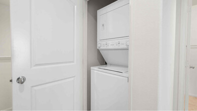 2302 Verano Wy. in Vista, CA - Building Photo - Building Photo