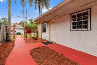 3147 McDonald St in Miami, FL - Building Photo - Building Photo