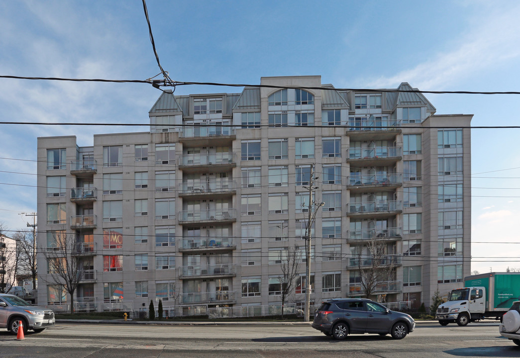 1801 Bayview Ave in Toronto, ON - Building Photo