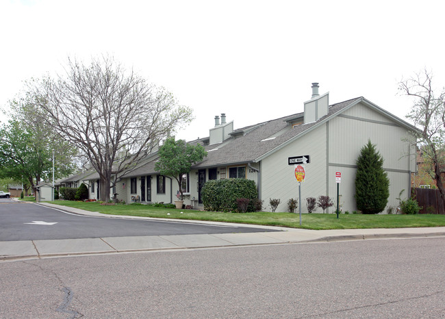 Cedar Place in Denver, CO - Foto de edificio - Building Photo