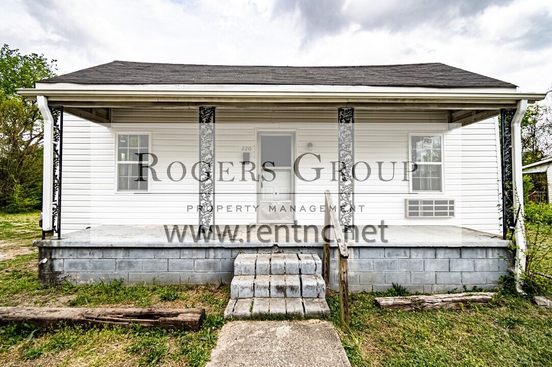 220 Pearl St in Henderson, NC - Building Photo