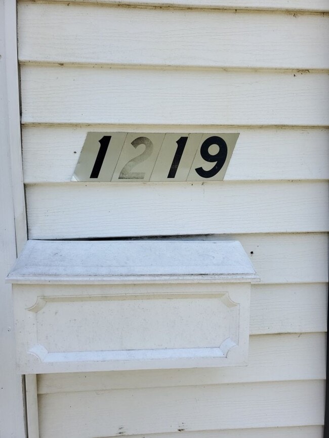 1219-1221 Joan Ave in Evansville, IN - Building Photo - Building Photo