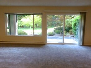 7924 212th St SW, Unit 102 in Edmonds, WA - Building Photo - Building Photo