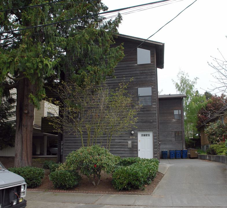 9233 Interlake Ave N in Seattle, WA - Foto de edificio