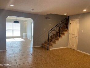 4433 N Stanton St in El Paso, TX - Building Photo - Building Photo
