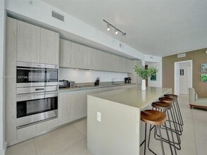 4111 S Ocean Dr, Unit 1201 in Hollywood, FL - Foto de edificio - Building Photo