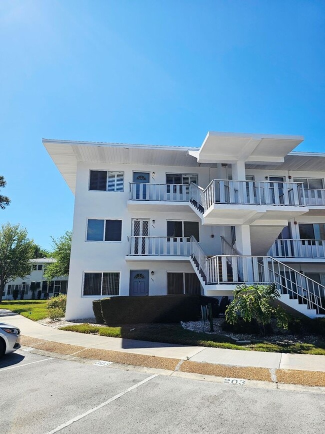 8396 111th St N in Seminole, FL - Building Photo - Building Photo