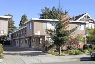 2115 Santa Clara Ave in Alameda, CA - Building Photo