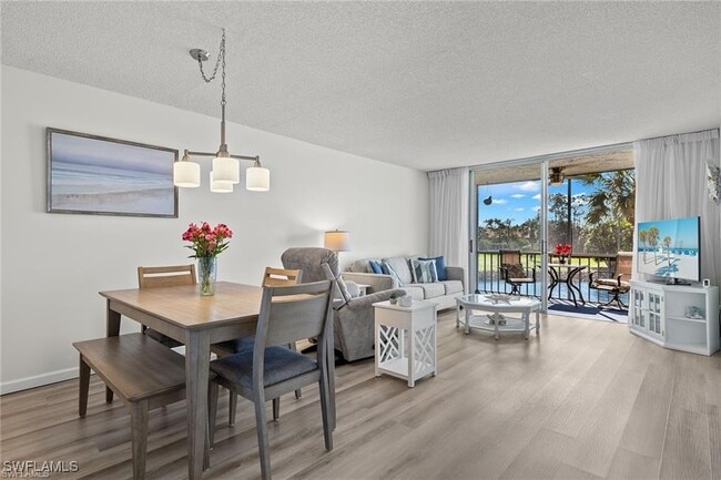 200 Forest Lakes Blvd in Naples, FL - Building Photo - Building Photo