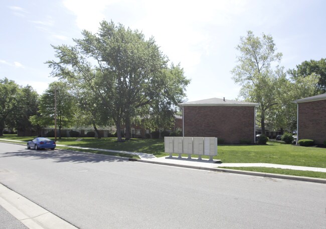 4951-4973 Eastham Way in Columbus, OH - Building Photo - Building Photo